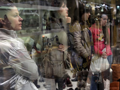 Ανοιχτό το θέμα για τη λειτουργία καταστημάτων περισσότερες Κυριακές