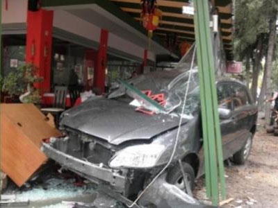 «Πάρκαρε» στη τζαμαρία