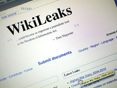 Πυρά του Λευκού Οίκου κατά του Wikileaks