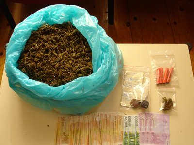 Πέταξε τα ναρκωτικά για να ξεφύγει