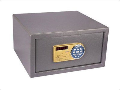 Άνοιξαν το χρηματοκιβώτιο με βαριοπούλα