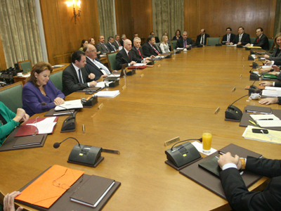 Υπουργοί θα αξιολογούν υπουργούς