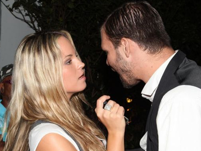 Επιμένει στα περί φιλίας