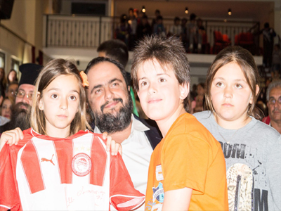 Στα εκπαιδευτήρια της Μητρόπολης Πειραιά ο Βαγγέλης Μαρινάκης