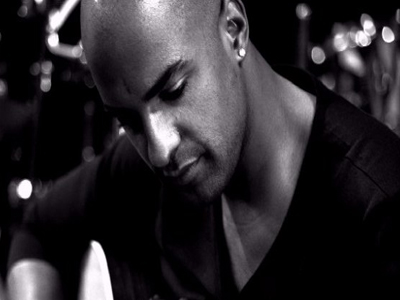 O Ησαΐας Ματιάμπα unplugged στη Θεσσαλονίκη