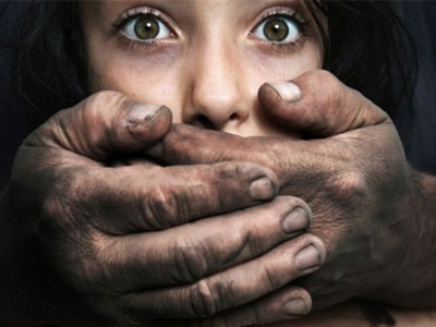 Μαλδίβες: Βιάστηκε από τον πατριό της επειδή έκανε προγαμιαίο σεξ