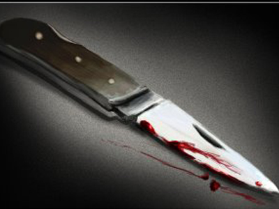 Τον βρήκε μαχαιρωμένο η μητέρα του