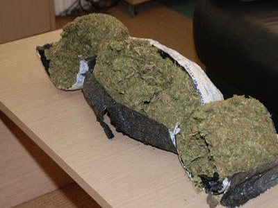 Είχε κρύψει το χασίς μέσα στα δοχεία με το τυρί