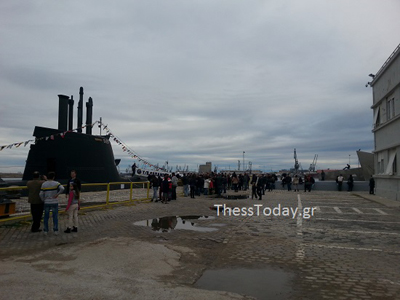 Μεγάλες ουρές επισκεπτών στα πολεμικά πλοία στη Θεσσαλονίκη