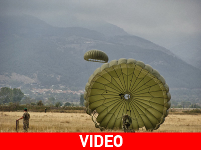 Μαζικές ρίψεις Ελλήνων αλεξιπτωτιστών στην Κύπρο