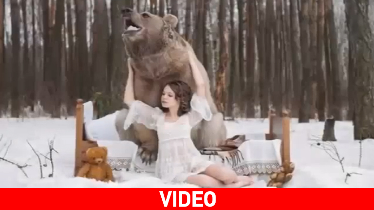 Μοντέλα ποζάρουν με αρκούδα «φονιά»