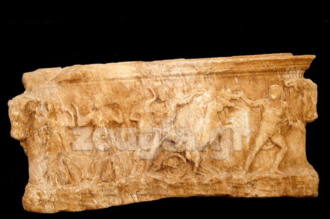 Η σαρκοφάγος με την αναπαράσταση της αρπαγής της Περσεφόνης 