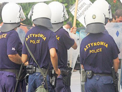 Φυλάκιση 8 μηνών με αναστολή σε άνδρα των ΜΑΤ που χτύπησε γυναίκα φωτορεπόρτερ Φυλάκιση 8 μηνών με αναστολή σε άνδρα των ΜΑΤ που χτύπησε γυναίκα φωτορεπόρτερ