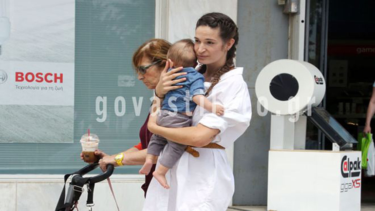 Εύα Λάσκαρη: Σε τρυφερές στιγμές με τον πέντε μηνών γιο της