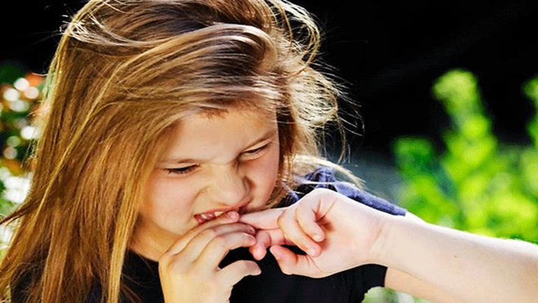 Τι να κάνετε όταν το παιδί σας τρώει τα νύχια του;