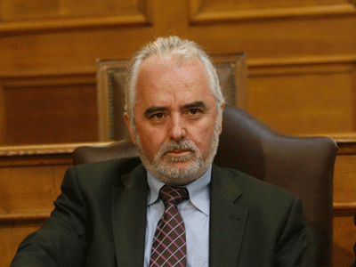 «Δεν υπάρχει θέμα περικοπής 13ου και 14ου μισθού»