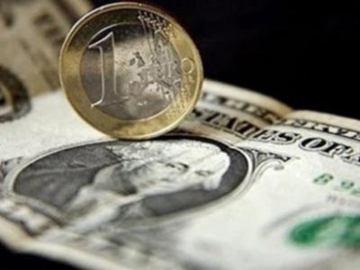 Ενισχύεται το δολάριο έναντι του ευρώ