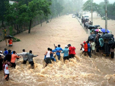 Ινδία: 109 νεκροί και 400.000 άστεγοι από τους μουσώνες Ινδία: 109 νεκροί και 400.000 άστεγοι από τους μουσώνες