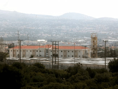 Συνεχίζονται οι αντιδράσεις για το κέντρο κράτησης στην Αμυγδαλέζα