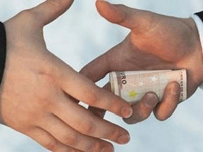 Στη «φάκα» εφοριακός που ζητούσε φακελάκι για ρύθμιση οφειλών