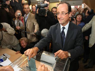 Δημοσκόπηση: Προβάδισμα 10 ποσοστιαίων μονάδων στον Ολάντ