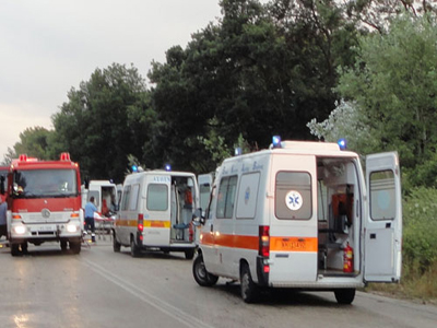 Σφοδρή σύγκρουση λεωφορείου με Ι.Χ. στην Άρτα -Ένας νεκρός