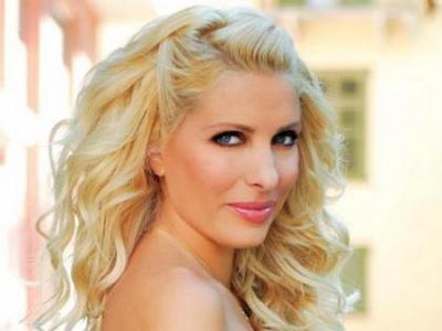 «Καλά κάνει η Φαίη και φοράει σορτσάκι»