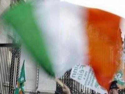 Ιρλανδία: Η Ελλάδα θα παραμείνει στην ευρωζώνη