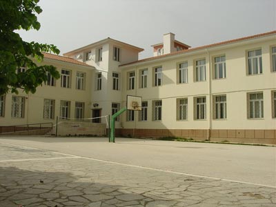 Για αδυναμία λειτουργίας των σχολείων προειδοποιεί η ΔΟΕ