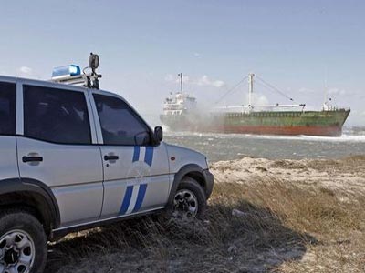 Συλλήψεις παράνομων μεταναστών και διακινητή στον Αστακό