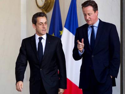 Καταδικάζουν τη «σφαγή» και αποκλείουν στρατιωτική επέμβαση στη Συρία