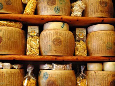 Μέγα θύμα του σεισμού στην Ιταλία η… παρμεζάνα