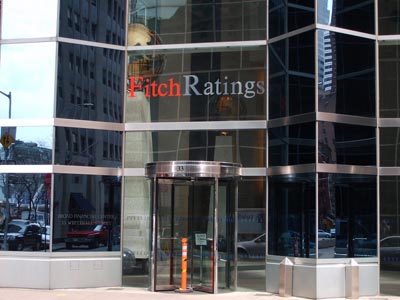 Η Fitch υποβάθμισε 5 ελληνικές τράπεζες