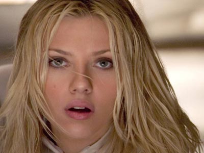 Ξενιτεύεται η Scarlett Johansson για να μην βλέπει τον πρώην!