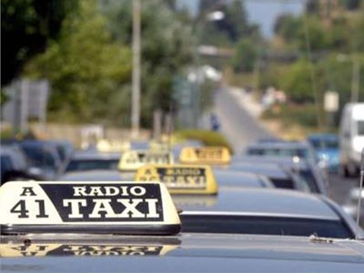 Συνελήφθησαν 12 οδηγοί και ιδιοκτήτες ταξί για υποκλοπή μεταφορικού έργου Συνελήφθησαν 12 οδηγοί και ιδιοκτήτες ταξί για υποκλοπή μεταφορικού έργου