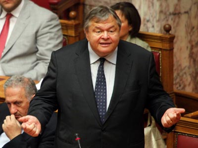 Σφοδρή αντιπαράθεση στη Βουλή