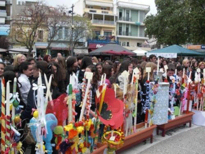 Πλημμύρισε λαμπάδες και παιδιά η Κατερίνη