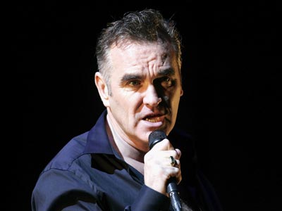 Ο Morrissey στο πλευρό ενός ελέφαντα