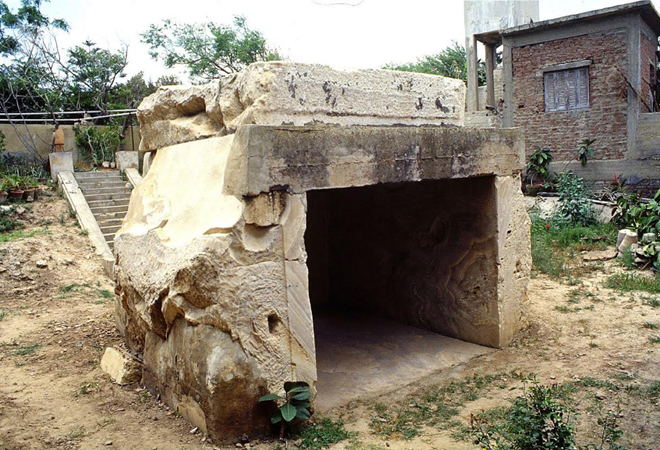 Ο τάφος που αναφέρεται ο Αχιλλέα Αντριάνι
