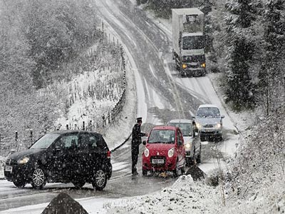 Με αλυσίδες η κίνηση σε δρόμους της Θεσσαλίας