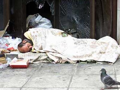 Θεσσαλονίκη: Πέθανε άστεγος που ζούσε στο αυτοκίνητό του!