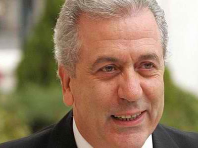 Επίσκεψη Αβραμόπουλου στη Λάρισα