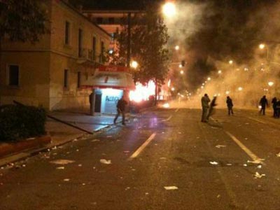 Στον εισαγγελέα 36 συλληφθέντες από τα χθεσινά επεισόδια