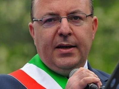 Ιταλία: Δύο δήμαρχοι  προσφέρουν το μισθό τους για τον ελληνικό λαό