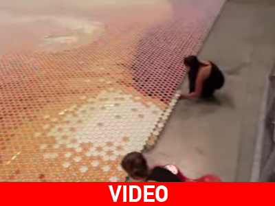 Εντυπωσιακό μωσαϊκό με ποτήρια γεμάτα νερό