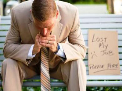 Οι απολύσεις σκοτώνουν όσο και το κάπνισμα