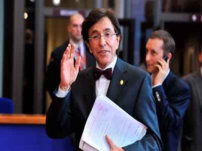 «Οι οίκοι αξιολόγησης οδηγούν την Ευρωζώνη σε μια αρνητική δίνη»