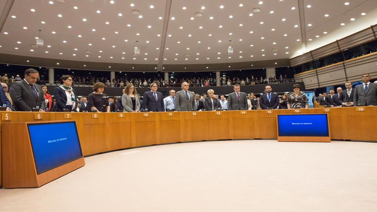 Βρυξέλλες: Ενός λεπτού σιγή για τα θύματα της Germanwings και της Τυνησίας