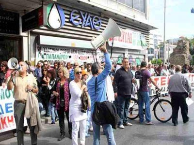 Θεσσαλονίκη: Συγκέντρωση διαμαρτυρίας έξω από τα γραφεία της ΕΥΑΘ