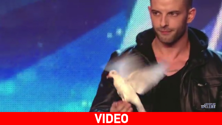 Εκπληκτικό μαγικό σόου με περιστέρια